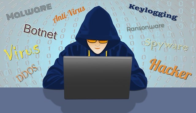 pocitac-osoba-hacking-malware-ransomware