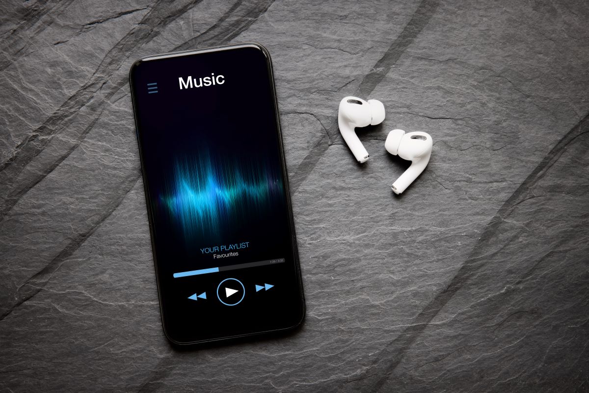 telefon-sluchatka-spotify-eset-kyberneticke-hrozby-brezen-statistika