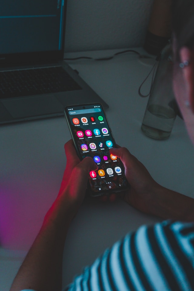 bloatware-software-malware-telefon-hrozba