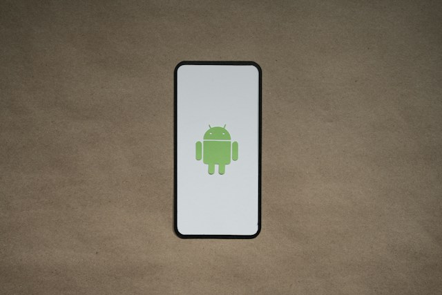 kyberneticke-hrozby-android-EU-zari-2026