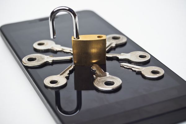 vir, který šifruje data na Androidu
